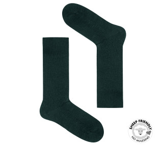 Dunkelgrün gestreifte Socken aus Merinowolle
