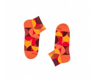 Colorful 8m4 Retkińska sneaker socks with orange semicircles. Takapara