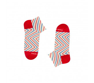 Chaussettes baskets courtes et colorées Skrzywana 9m1 à rayures rouges et bleues. Takapara