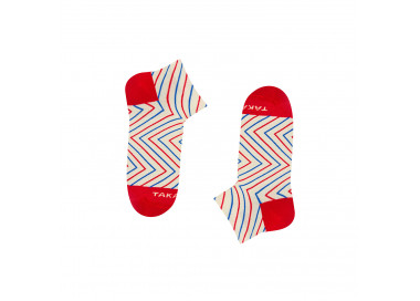 Short, colorful sneaker socks Skrzywana 9m1 in red and blue stripes. Takapara
