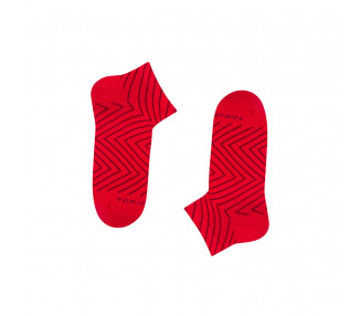 Red sneaker socks Skrzywana 9 m3 with zigzags. Takapara