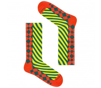 Bunte, geometrische 10m5 Traugutt-Socken in den Farben Orange und Grün. Takapara