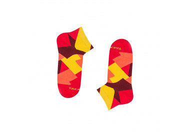 Bunte 11m1 Targowa Sneakersocken mit gelben, orangen und roten Rechtecken. Takapara