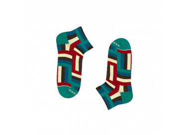 Colorful 12m3 Jaracz sneaker socks with stripes in green, maroon and navy blue. Takapara