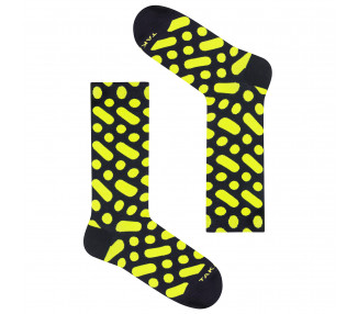 Chaussettes colorées Wilcza 13 m3 à pois jaunes et pois sur fond noir. Takapara