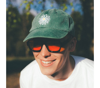 Grüne Basecap mit Gänseblümchen-Stickerei – Blümchen mit Biss