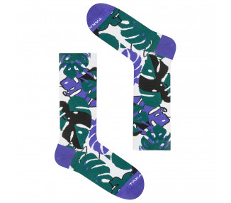Colorful 14m1 Źródliska socks with a floral pattern on a white and purple background. Takapara