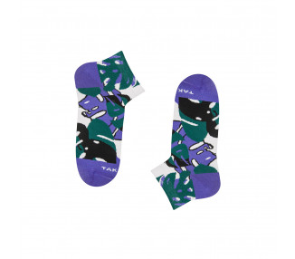 Colorful 14m1 Źródliska sneaker socks with a floral pattern on a white and purple background. Takapara
