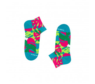 The colorful 14m2 Źródliska sneaker socks are a geometric plant pattern in green and pink colors. Takapara