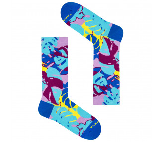 Colorful 14m3 Źródliska socks with geometric floral patterns in blue, purple and yellow colors. Takapara