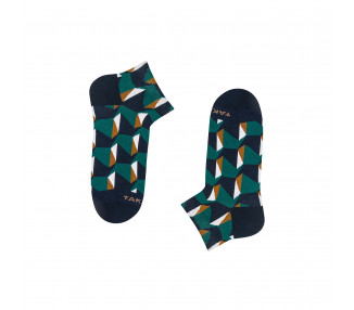Colorful 15m4 Tuwim sneaker socks with geometric patterns in green and brown colors. Takapara