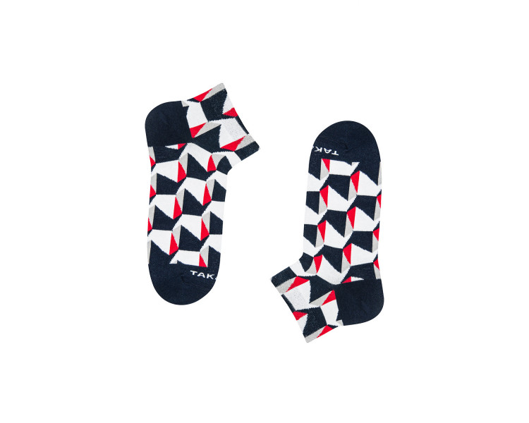 Tuwim 15m8 colorful sneaker socks with geometric patterns in red, black and white. Takapara
