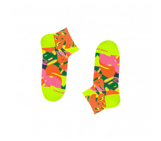 Colorful sneaker socks Neonowa 90m3 with neon Monstera leaves. Takapara