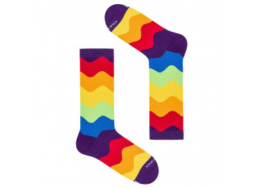 Chaussettes colorées Tylna 99m4 avec des vagues aux couleurs de l'arc-en-ciel. Takapara