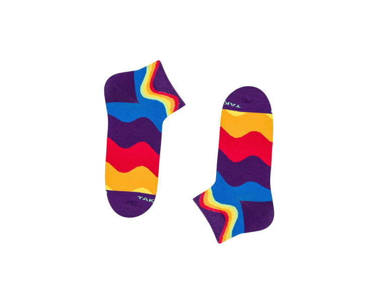 Colorful sneaker socks Tylna 99m4 with rainbow-colored waves. Takapara