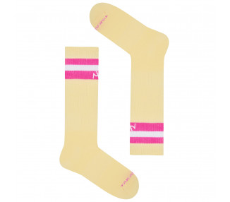 Pastellgelbe Maratońska 70m2 Socken mit bunten Streifen. Takapara