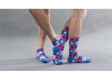 Colorful Struga 1m1 socks from Takapara with a hexagonal pattern