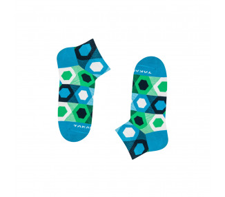 Colorful sneaker socks of Struga 1m3 in green, white, blue hexagons. Takapara