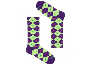 Bunte Socken mit geometrischem Muster. Violette Aquamarin-Diamanten.