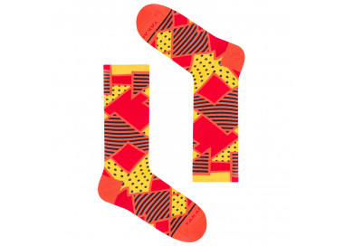 Bunte Socken Piotrkowska 5m5 in den Farben rot, orange und gelb. Takapara