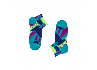 Abstraction colorée des chaussettes baskets Piotrkowska 5m8 aux couleurs bleu marine et citron vert. Takapara