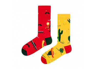 Mexikanische Sombrero und Kaktus Mix and Match Socken von Takapara
