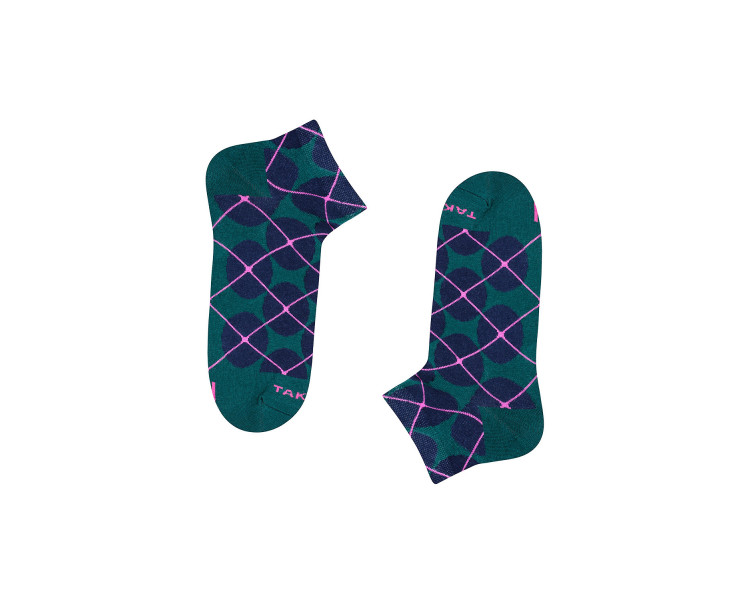 Chaussettes baskets colorées Wólczańska 7m2 à pois bleu marine sur fond vert foncé. Takapara