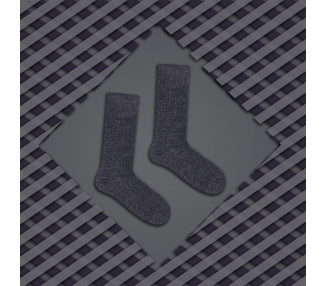 Grau gestreifte Socken mit Seide